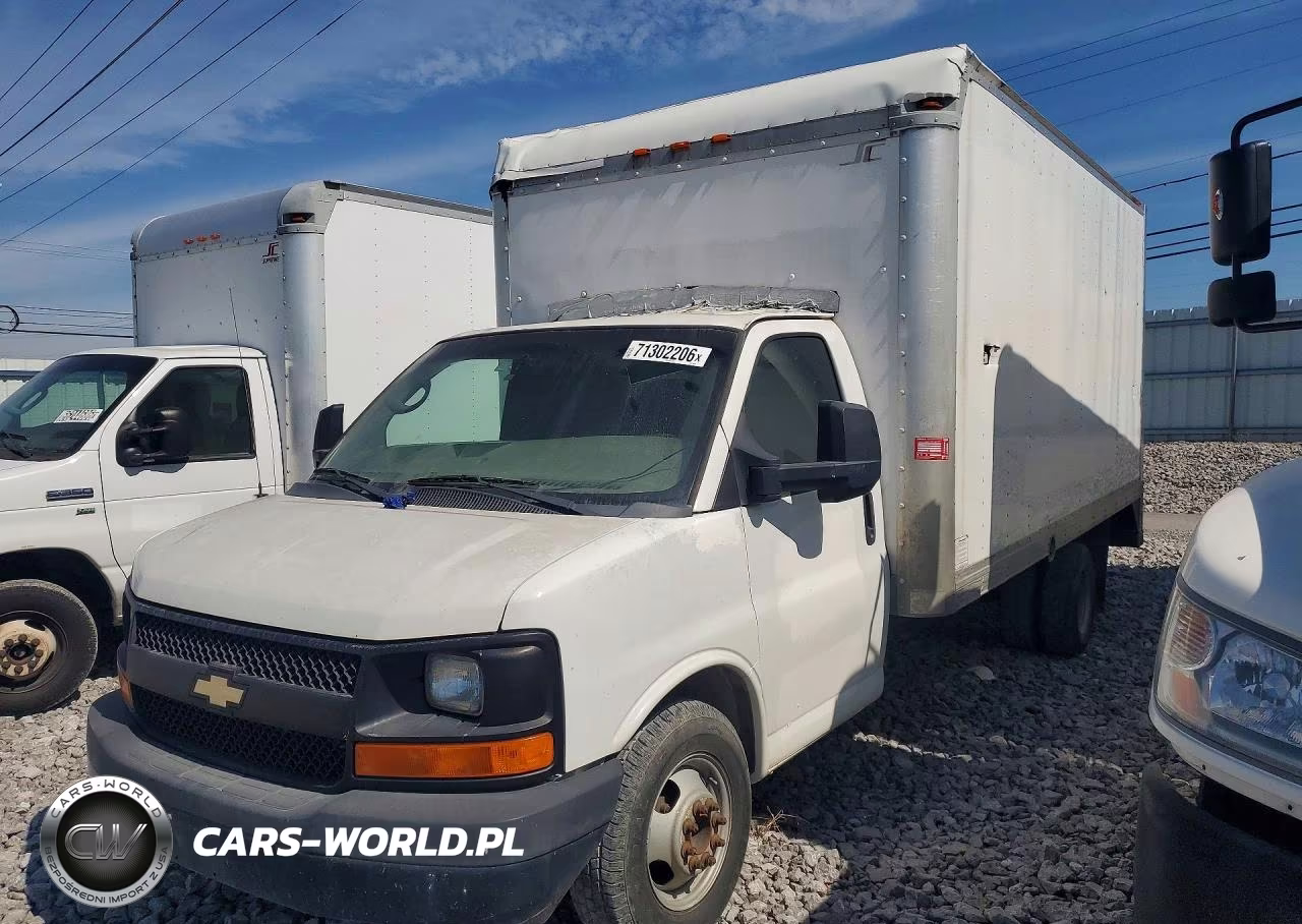 2014 Chevrolet Express Box Truck