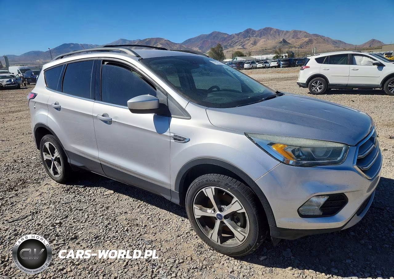 2017 Ford Escape Se VIN:1FMCU9GD0HUA39296 - 4