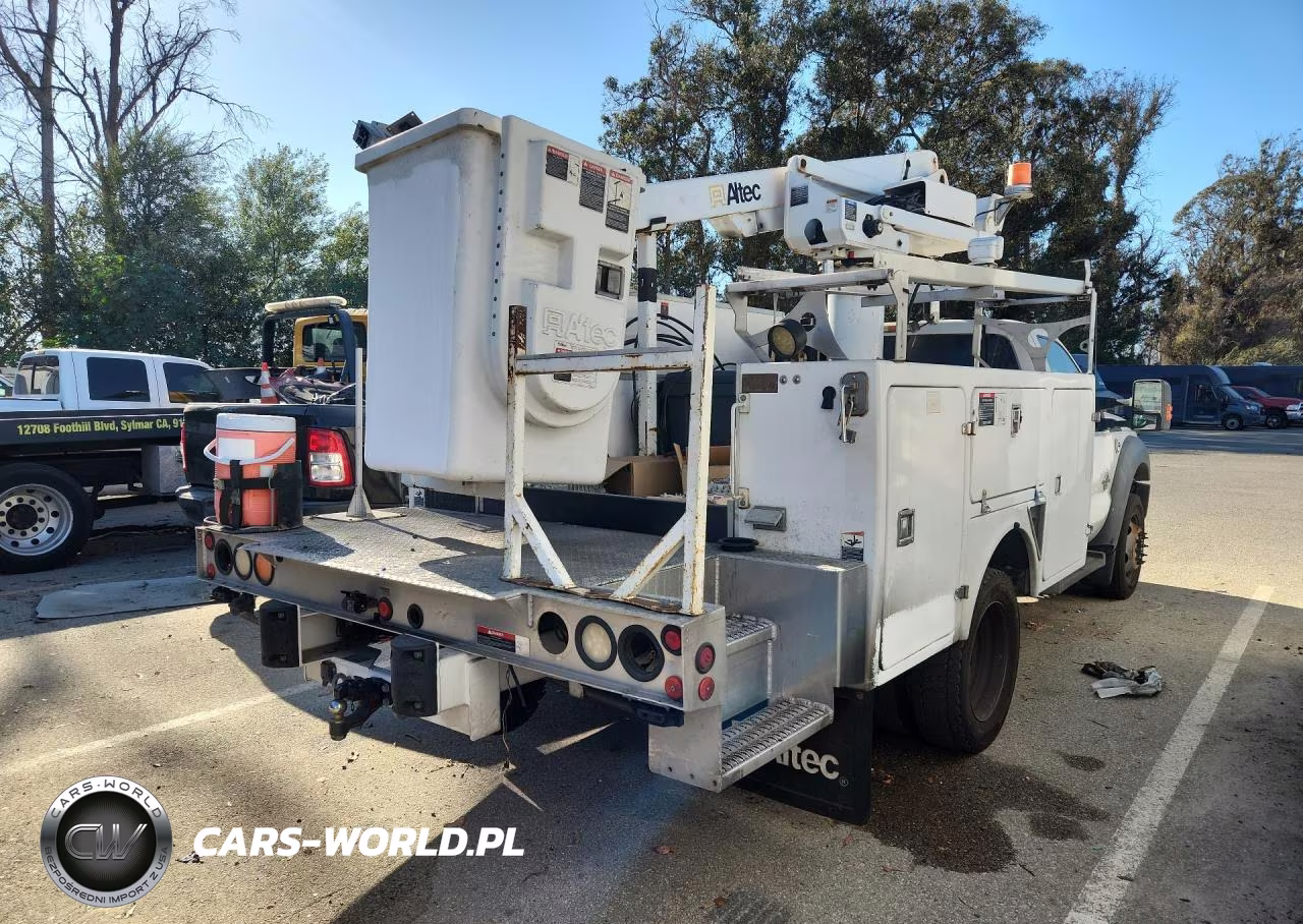 2013 Ford F450 Super Duty Bucket Truck VIN:1FDUF4GT6DEB88759 - 3