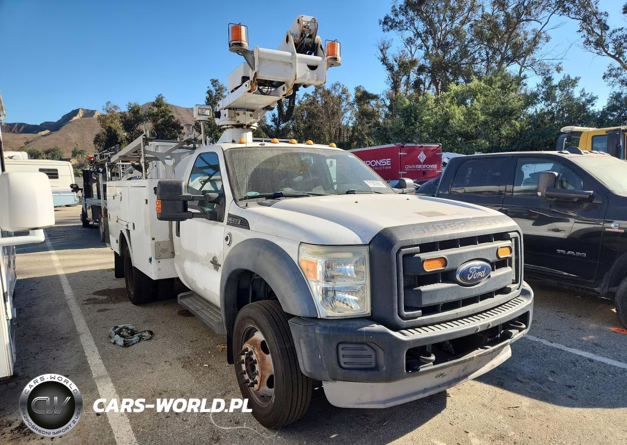 2013 Ford F450 Super Duty Bucket Truck VIN:1FDUF4GT6DEB88759 - 4