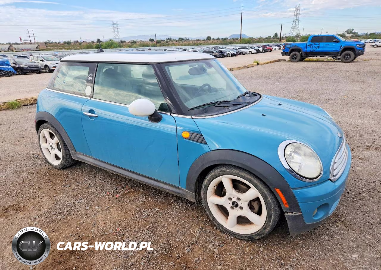 2008 Mini Cooper VIN:WMWMF33508TT62720 - 4