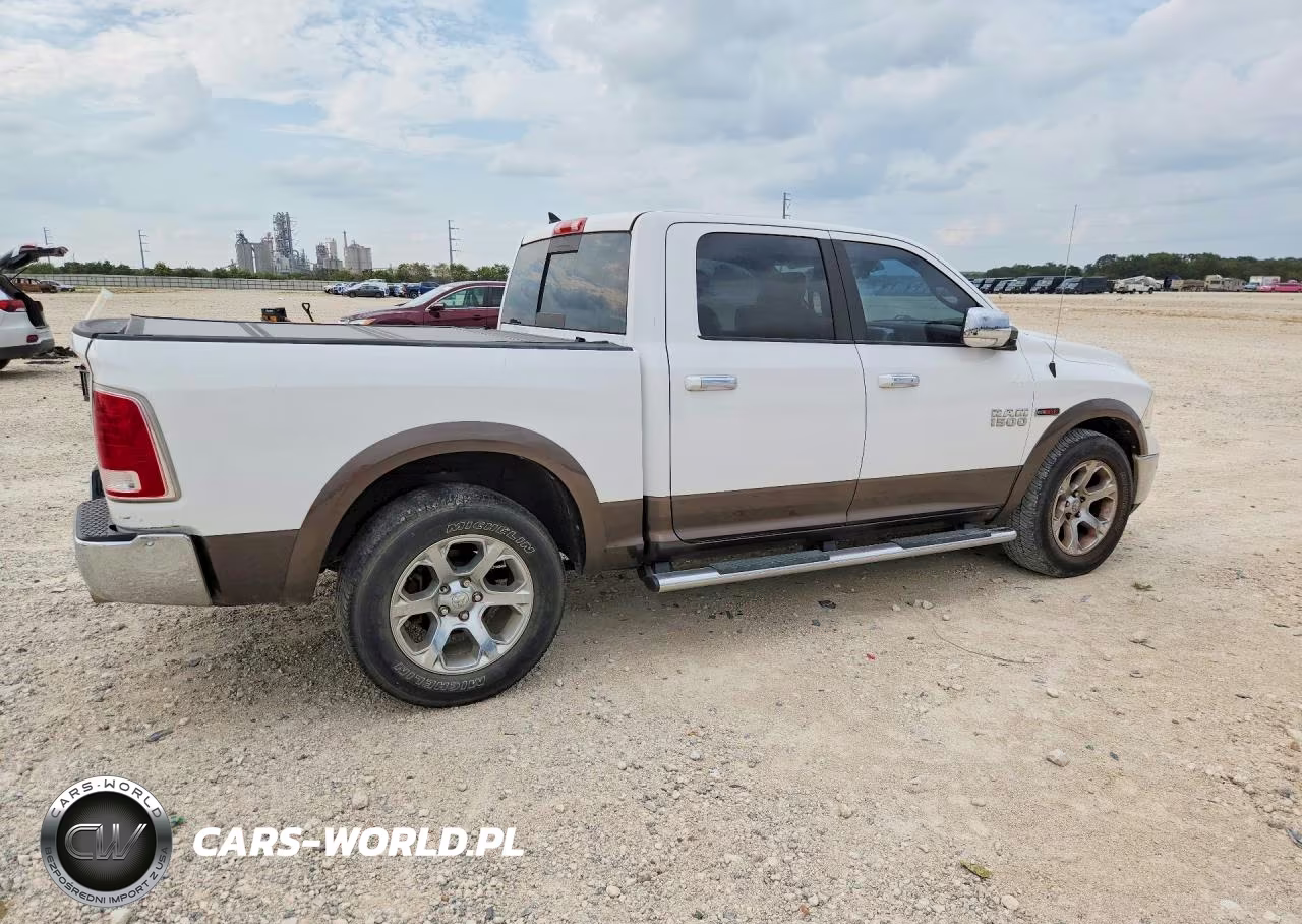 2018 Ram 1500 Laramie VIN:1C6RR6NM1JS245317 - 3