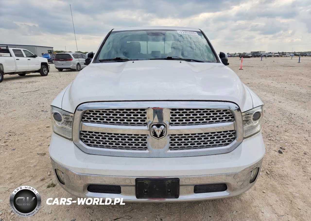 2018 Ram 1500 Laramie VIN:1C6RR6NM1JS245317 - 5