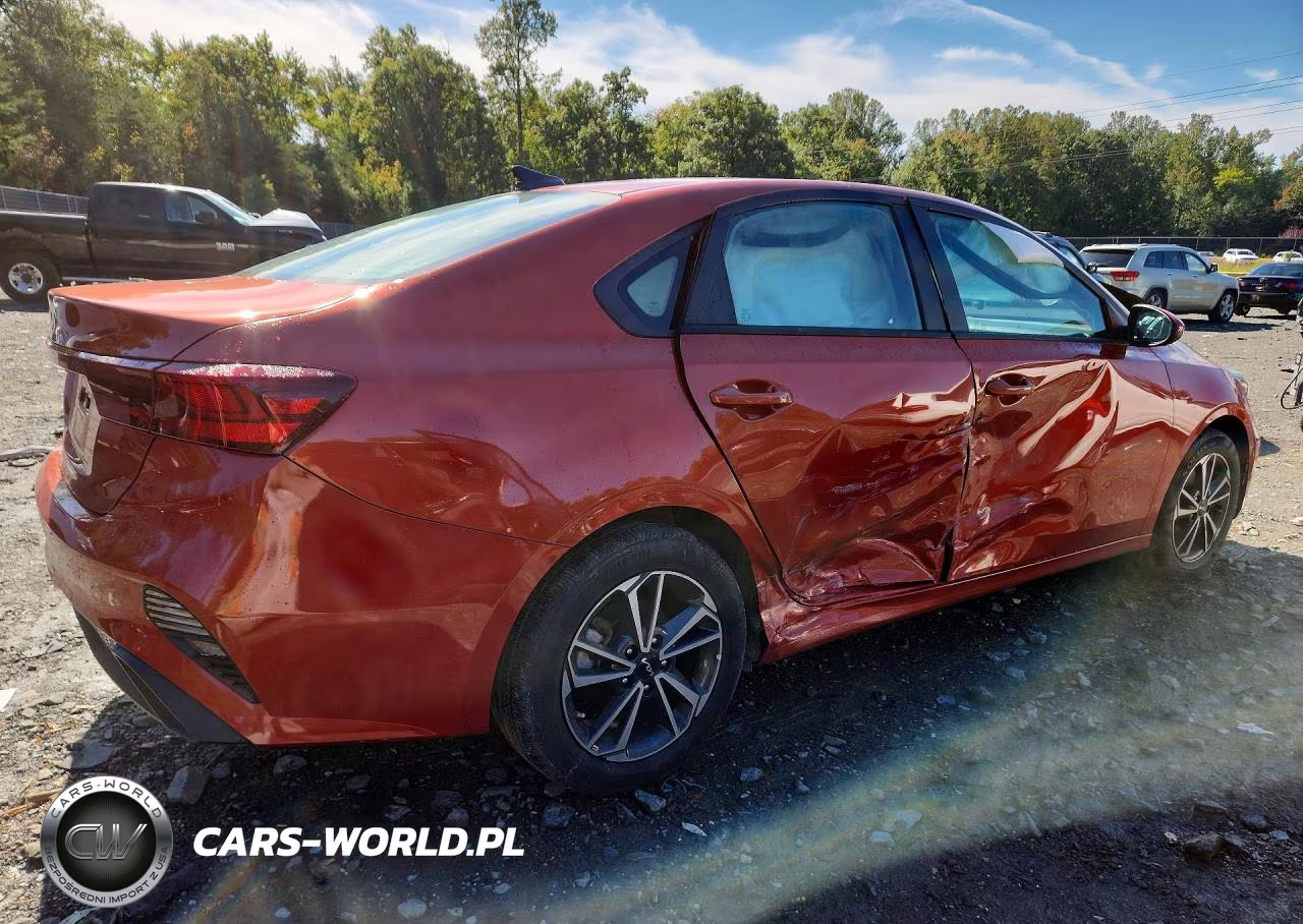 2022 Kia Forte Lxs VIN:3KPF24AD7NE496913 - 3