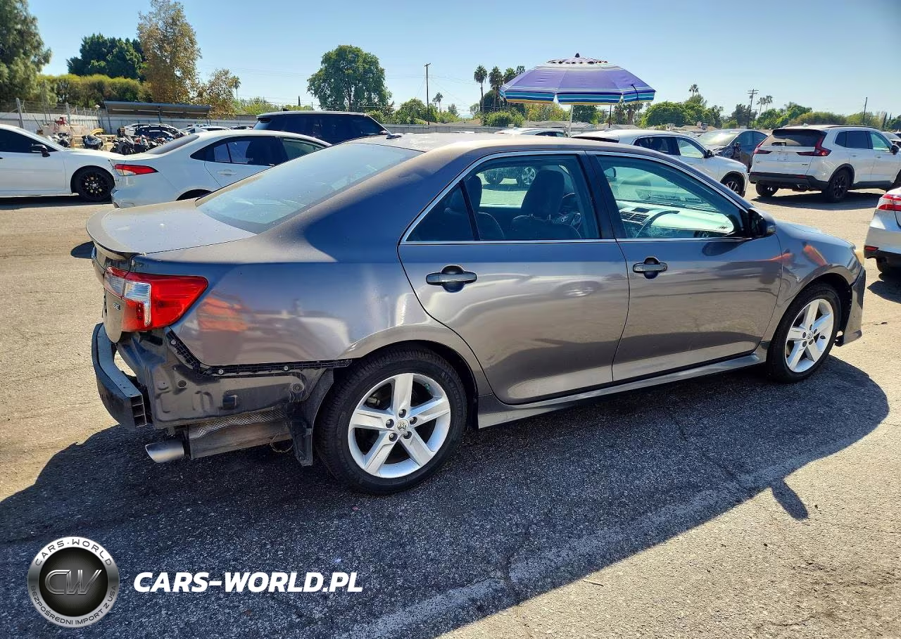 2014 Toyota Camry Se VIN:4T1BF1FK3EU734648 - 3