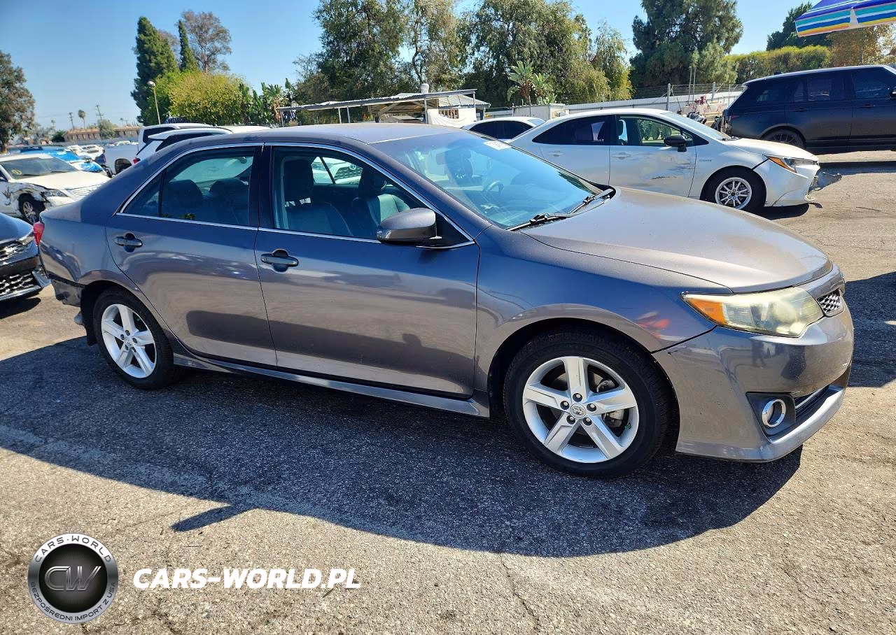 2014 Toyota Camry Se VIN:4T1BF1FK3EU734648 - 4
