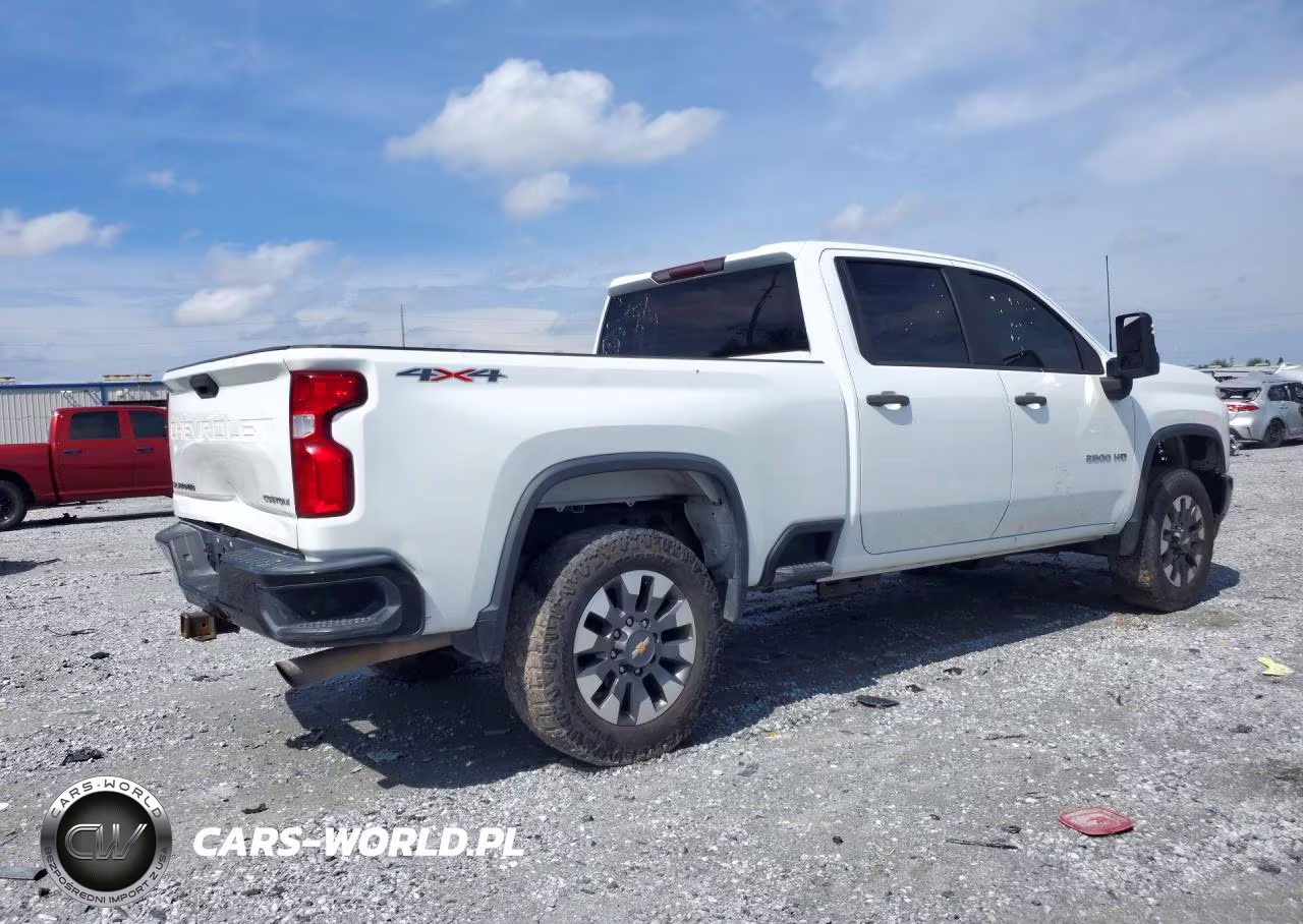 2021 Chevrolet Silverado K2500 Custom VIN:1GC4YME7XMF243907 - 3