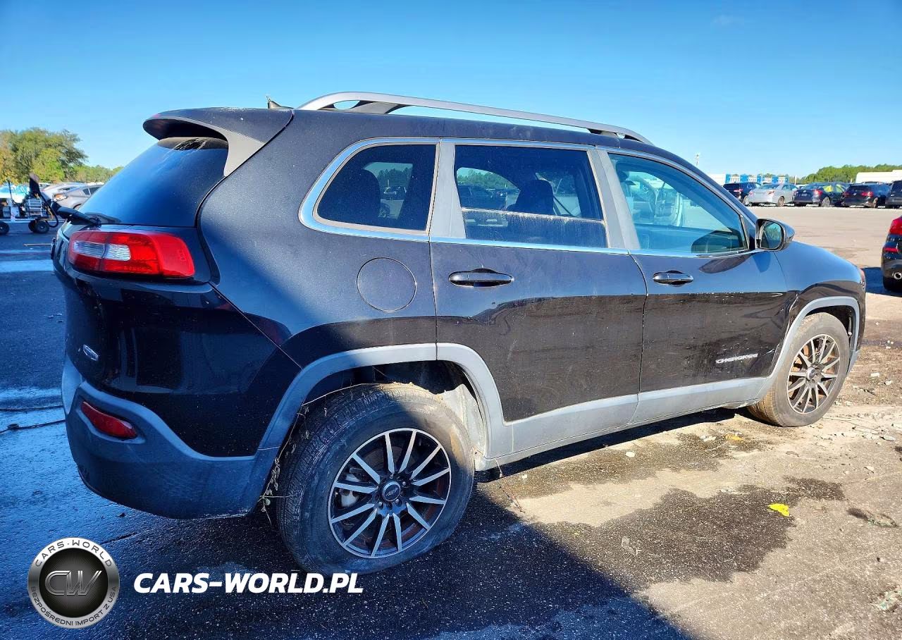 2015 Jeep Cherokee Latitude VIN:1C4PJLCB3FW507846 - 3