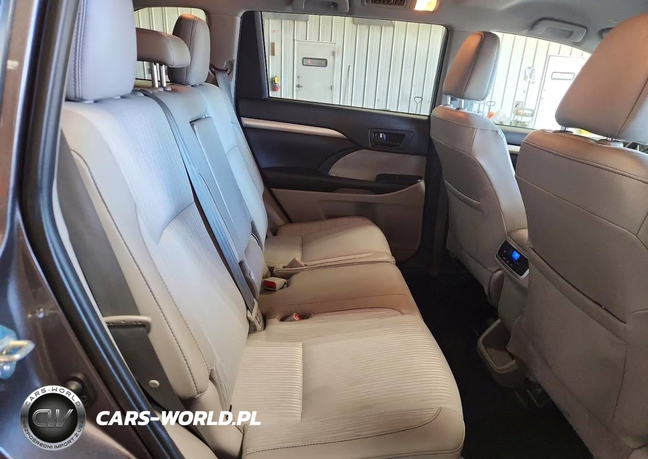 2019 Toyota Highlander Le Plus VIN:5TDBZRFH7KS922457 - 10