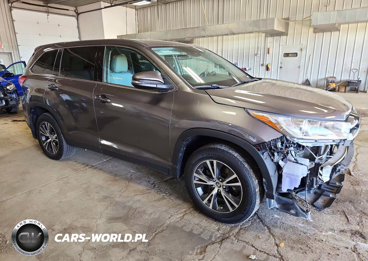 2019 Toyota Highlander Le Plus VIN:5TDBZRFH7KS922457 - 4