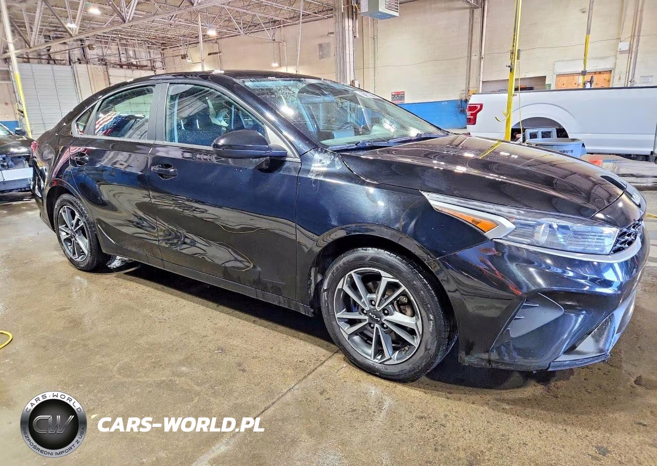 2023 Kia Forte Lxs VIN:3KPF24AD7PE581317 - 4