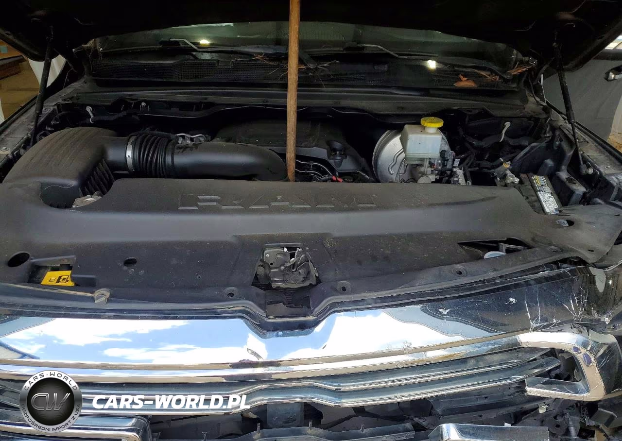 2019 Ram 1500 Laramie VIN:1C6SRFJT5KN808206 - 11
