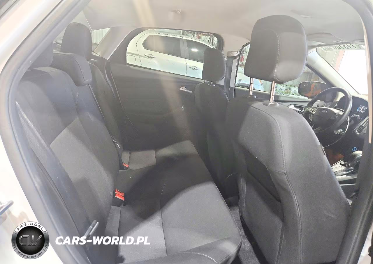 2018 Ford Focus Se VIN:1FADP3F28JL230091 - 10