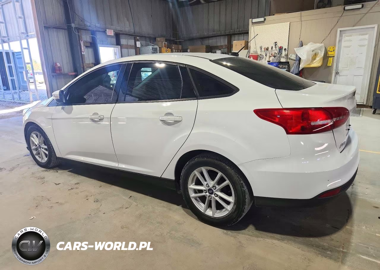 2018 Ford Focus Se VIN:1FADP3F28JL230091 - 2