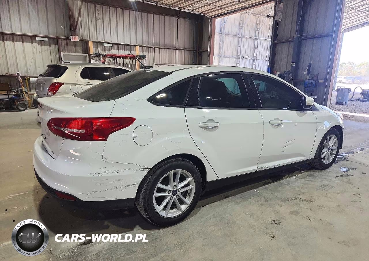 2018 Ford Focus Se VIN:1FADP3F28JL230091 - 3