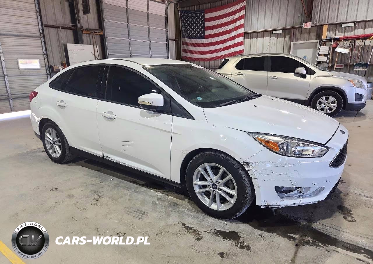 2018 Ford Focus Se VIN:1FADP3F28JL230091 - 4