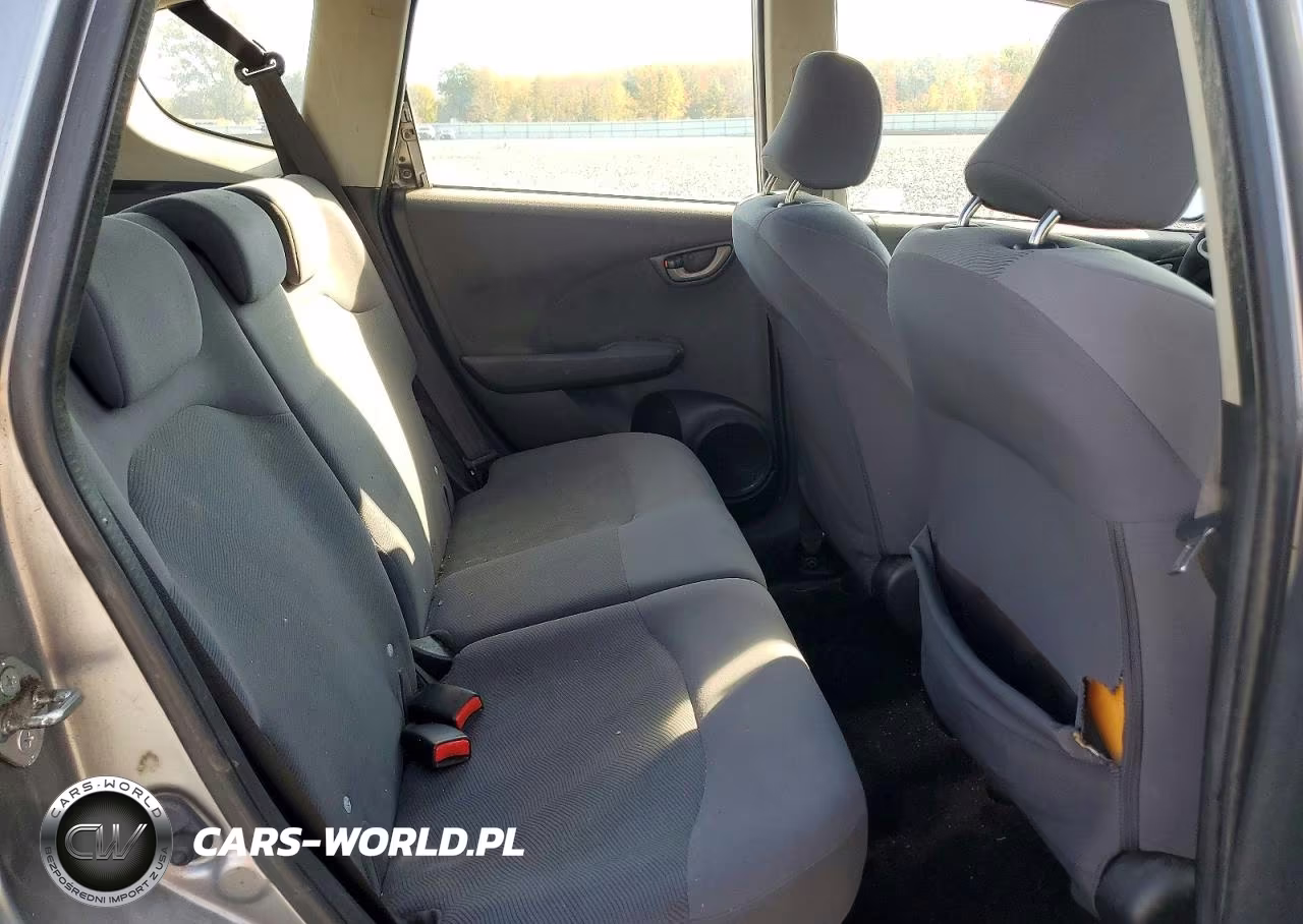 2010 Honda Fit VIN:JHMGE8H26AC001270 - 10