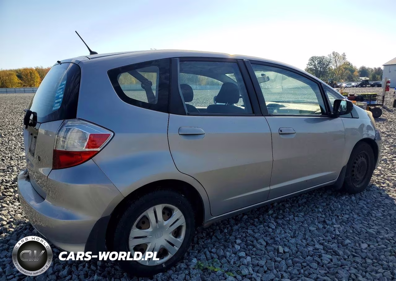 2010 Honda Fit VIN:JHMGE8H26AC001270 - 3