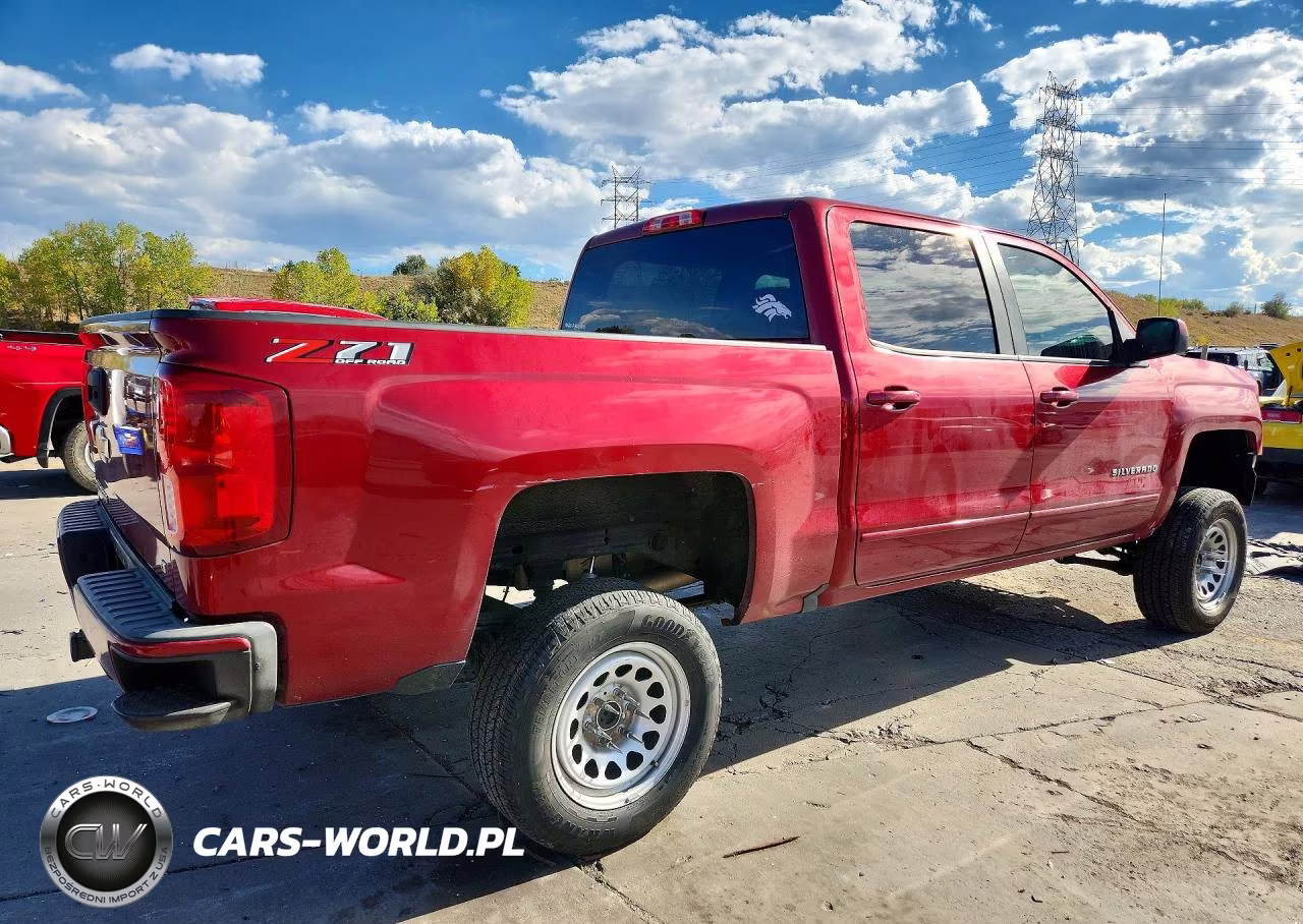 2018 Chevrolet Silverado K1500 Lt VIN:3GCUKREC9JG319669 - 3