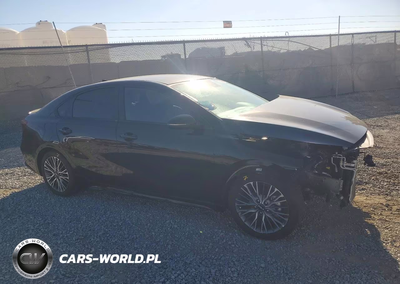2023 Kia Forte Gt Line VIN:3KPF54AD3PE619777 - 4