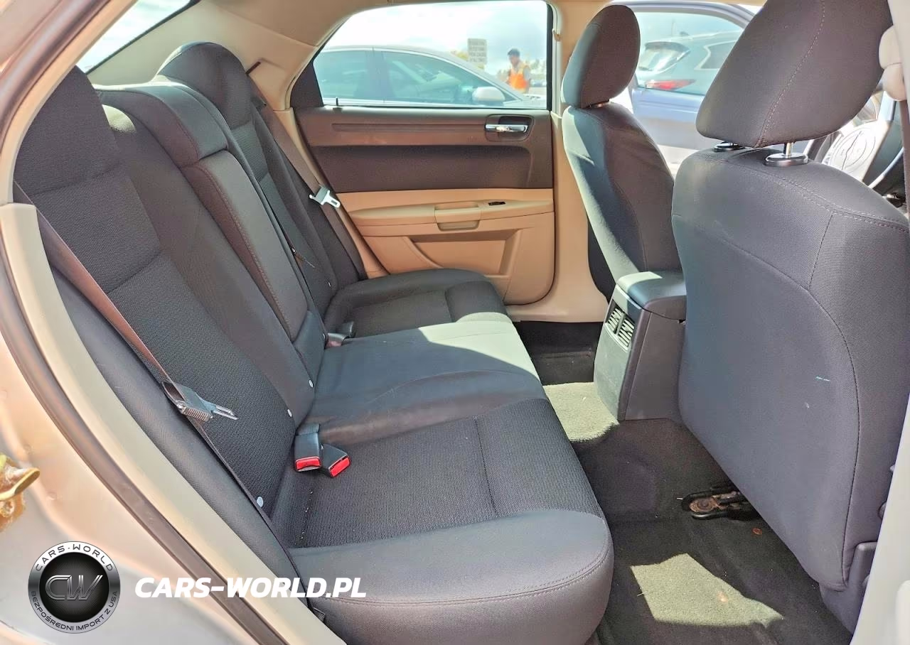 2006 Chrysler 300 VIN:2C3KA43R06H418252 - 10