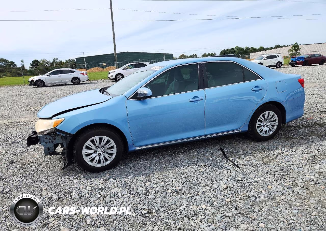 2012 Toyota Camry Le – zdjęcie 1 z 12