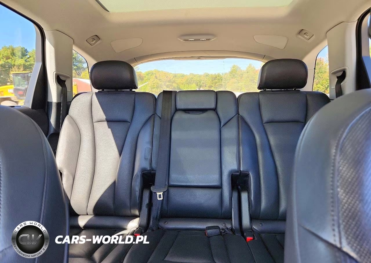 2018 Audi Q7 Prestige VIN:WA1VAAF77JD027777 - 10