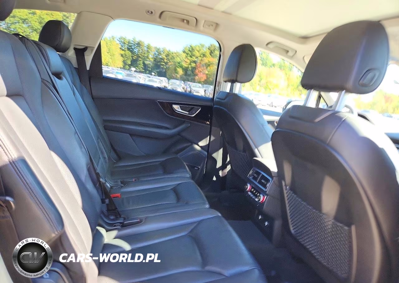 2018 Audi Q7 Prestige VIN:WA1VAAF77JD027777 - 11