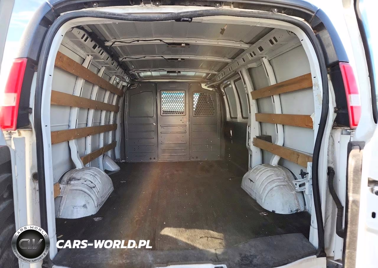 2017 GMC Savana 2500 Cargo Delivery Van VIN:1GTW7AFF0H1914343 - 10