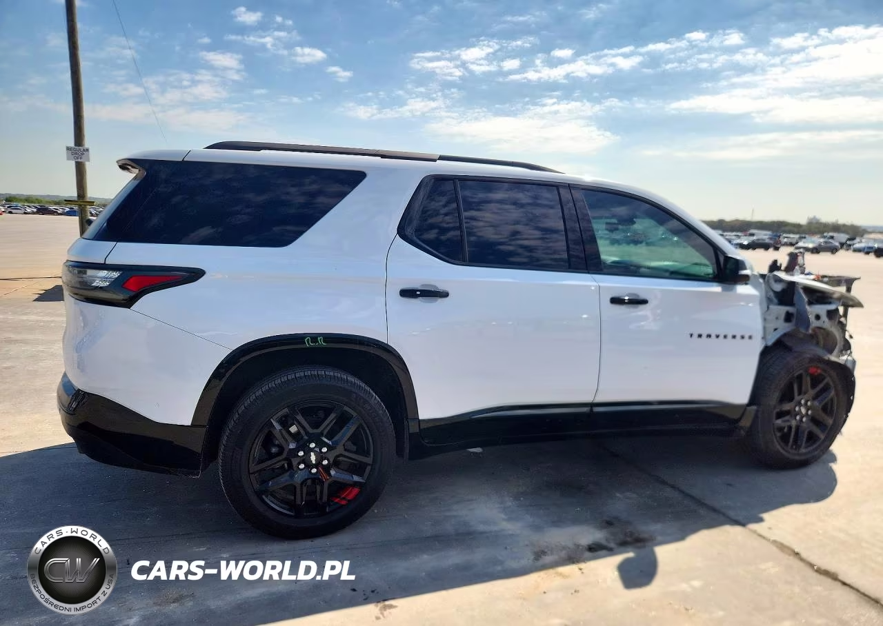 2021 Chevrolet Traverse Premier VIN:1GNERKKW7MJ136058 - 3
