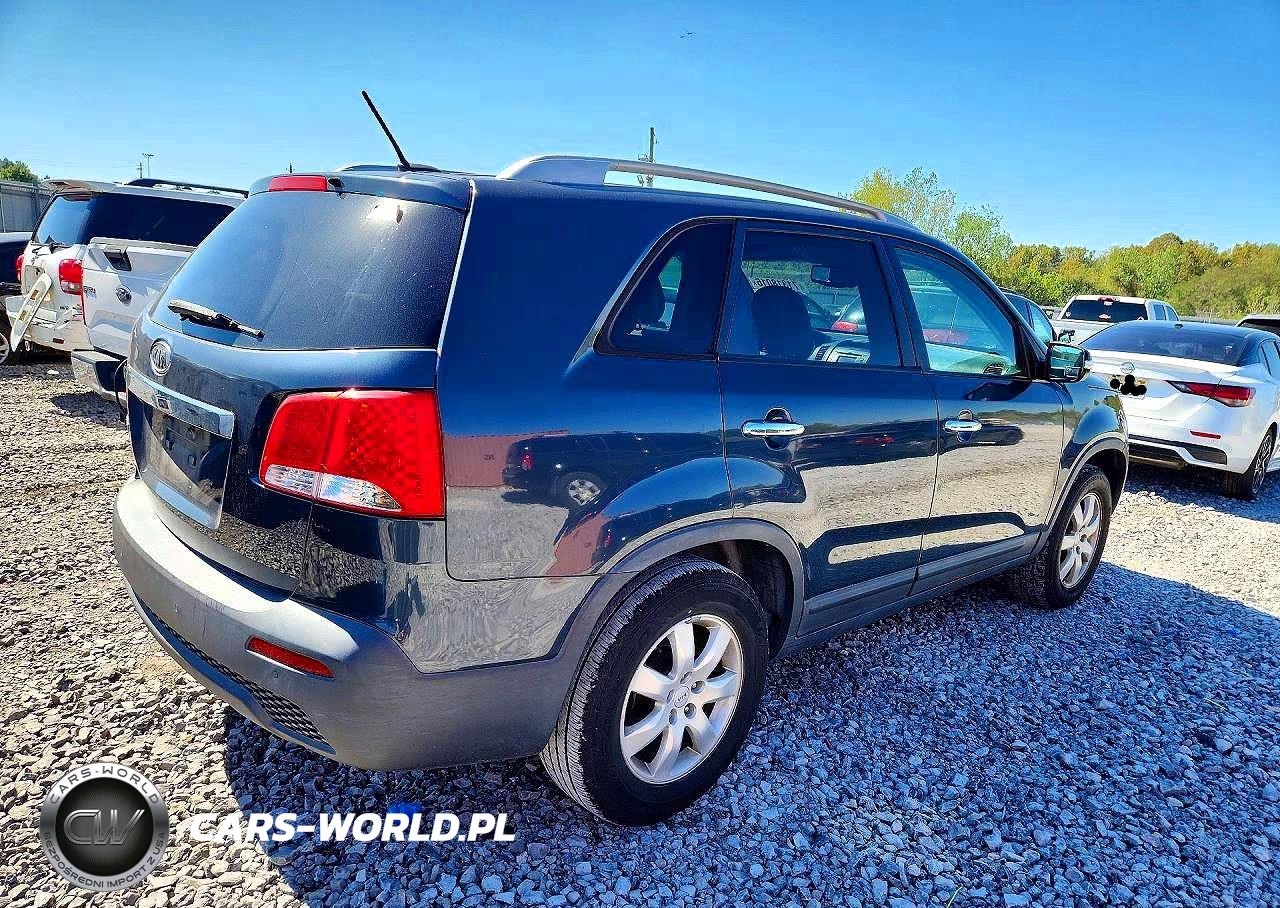 2011 Kia Sorento Lx VIN:5XYKT4A12BG079134 - 3