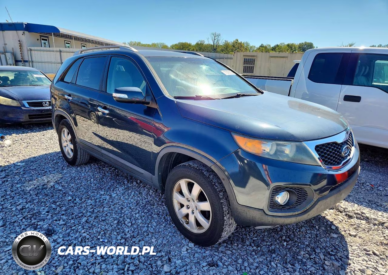 2011 Kia Sorento Lx VIN:5XYKT4A12BG079134 - 4