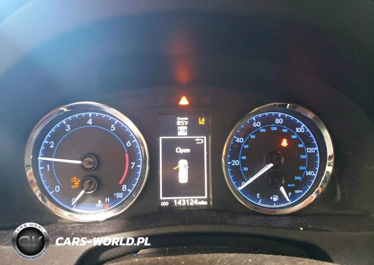 2018 Toyota Corolla Se VIN:2T1BURHE3JC045104 - 9