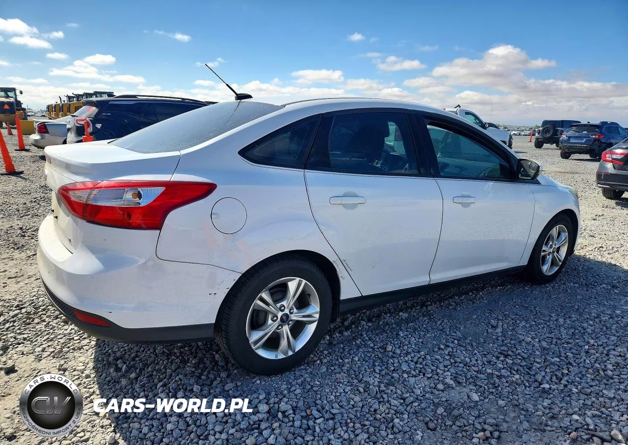 2013 Ford Focus Se VIN:1FADP3F2XDL341875 - 3