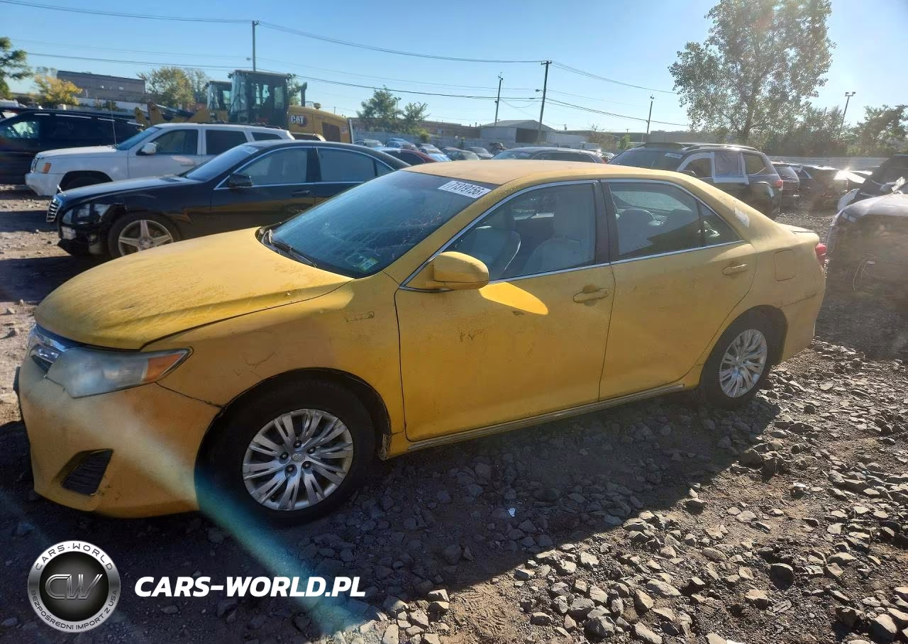 2014 Toyota Camry Hybrid Le – zdjęcie 1 z 12