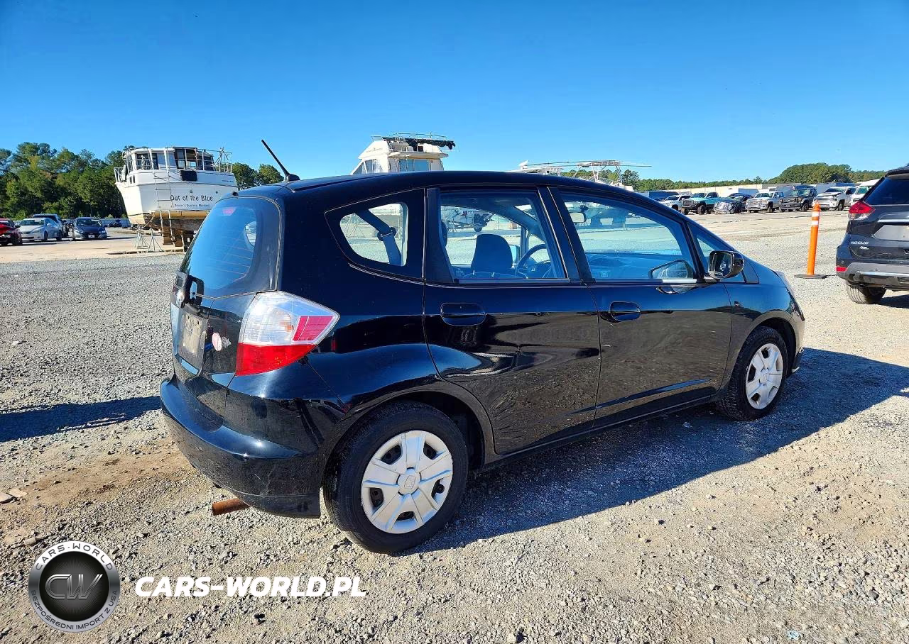 2013 Honda Fit VIN:JHMGE8H31DC074415 - 3