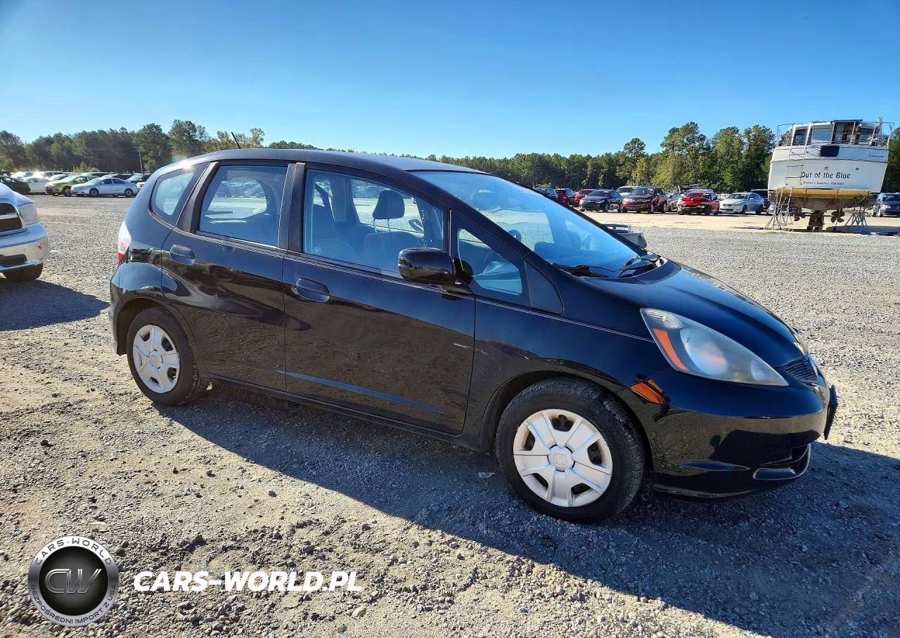 2013 Honda Fit VIN:JHMGE8H31DC074415 - 4