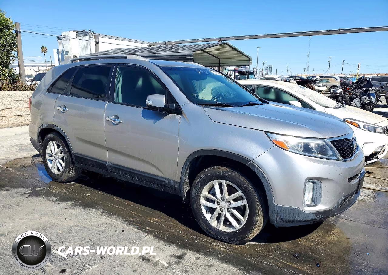 2015 Kia Sorento Lx VIN:5XYKT4A67FG592543 - 4