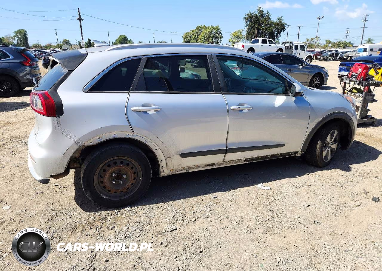 2019 Kia Niro Lx VIN:KNDCB3LC2K5322692 - 3