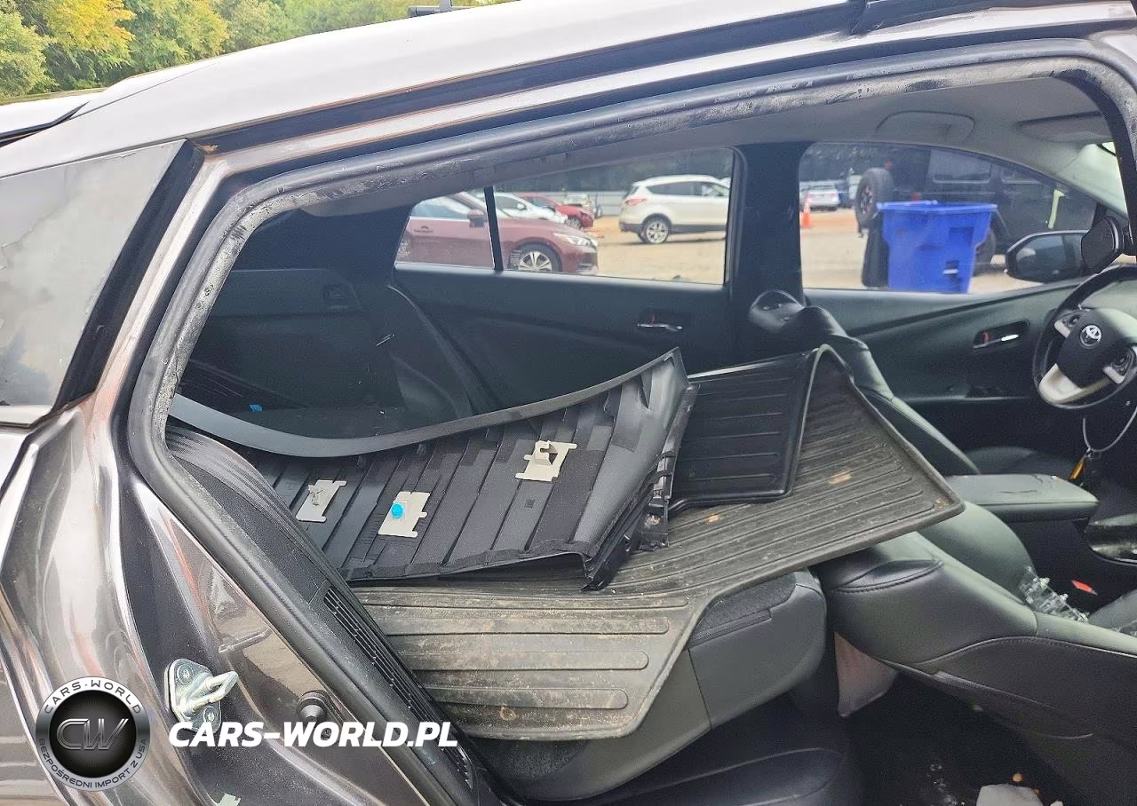 2018 Toyota Prius Prime Premium VIN:JTDKARFP0J3076753 - 10