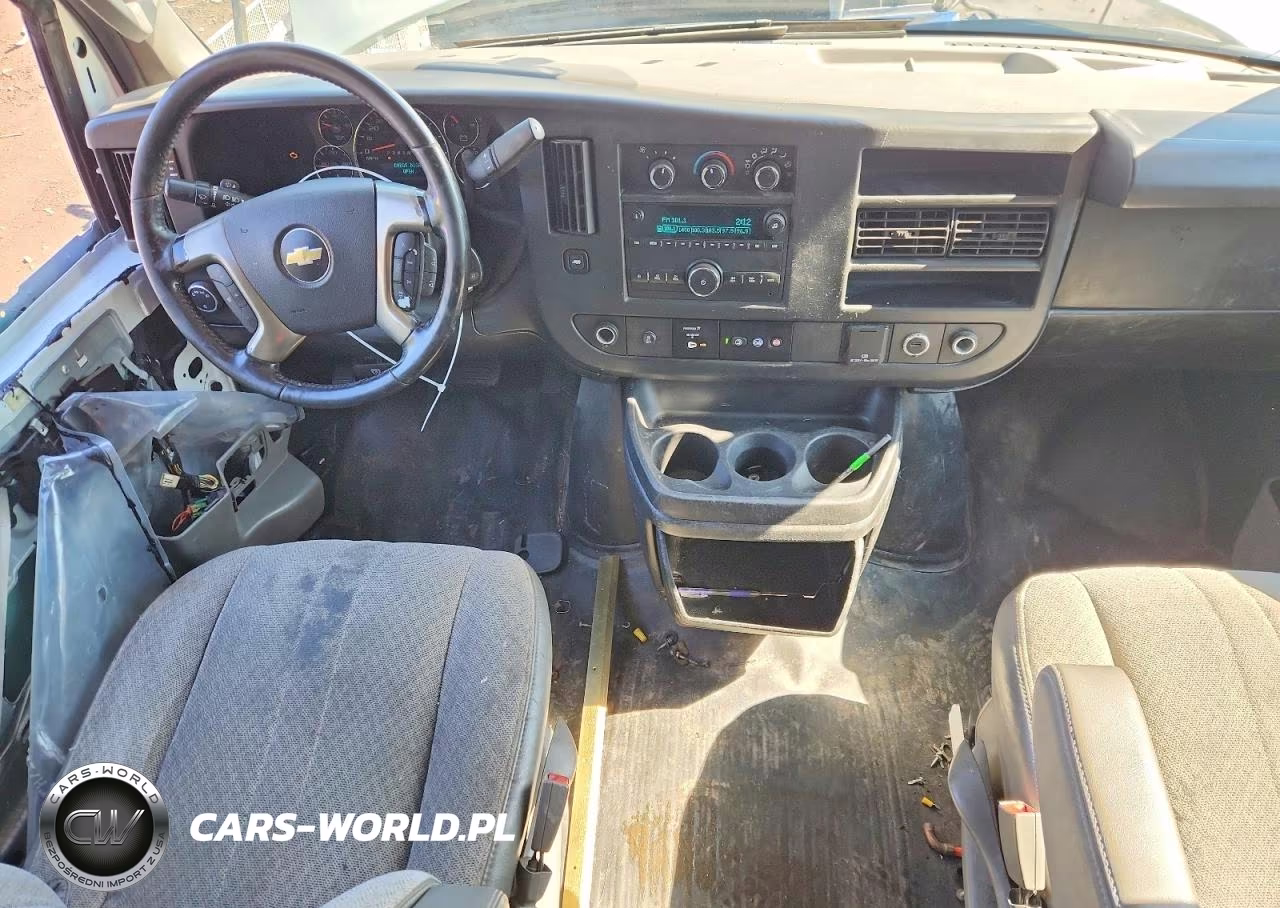 2017 Chevrolet Express G3500 VIN:1GCZGGFF9H1190944 - 8
