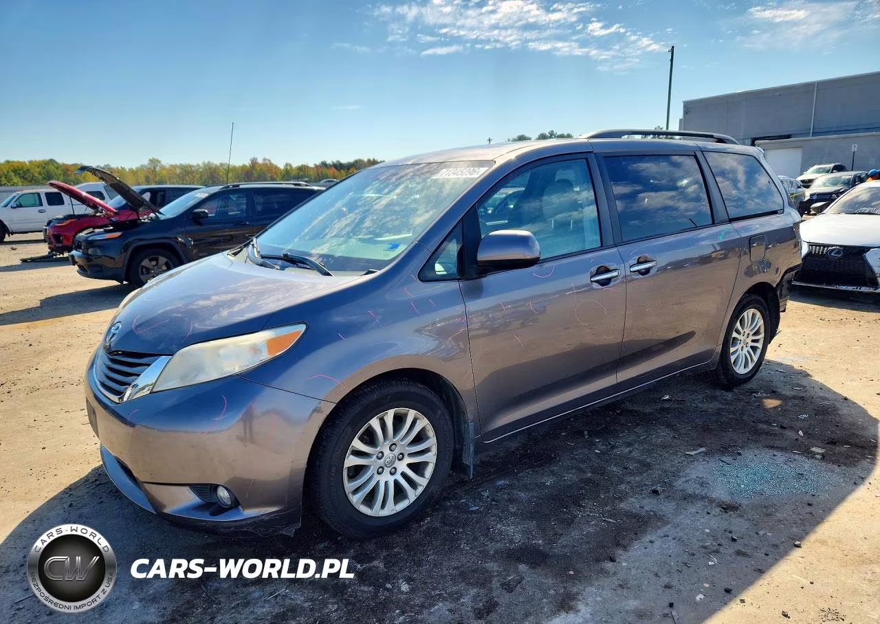 2014 Toyota Sienna Xle 8-Passenger – zdjęcie 1 z 13