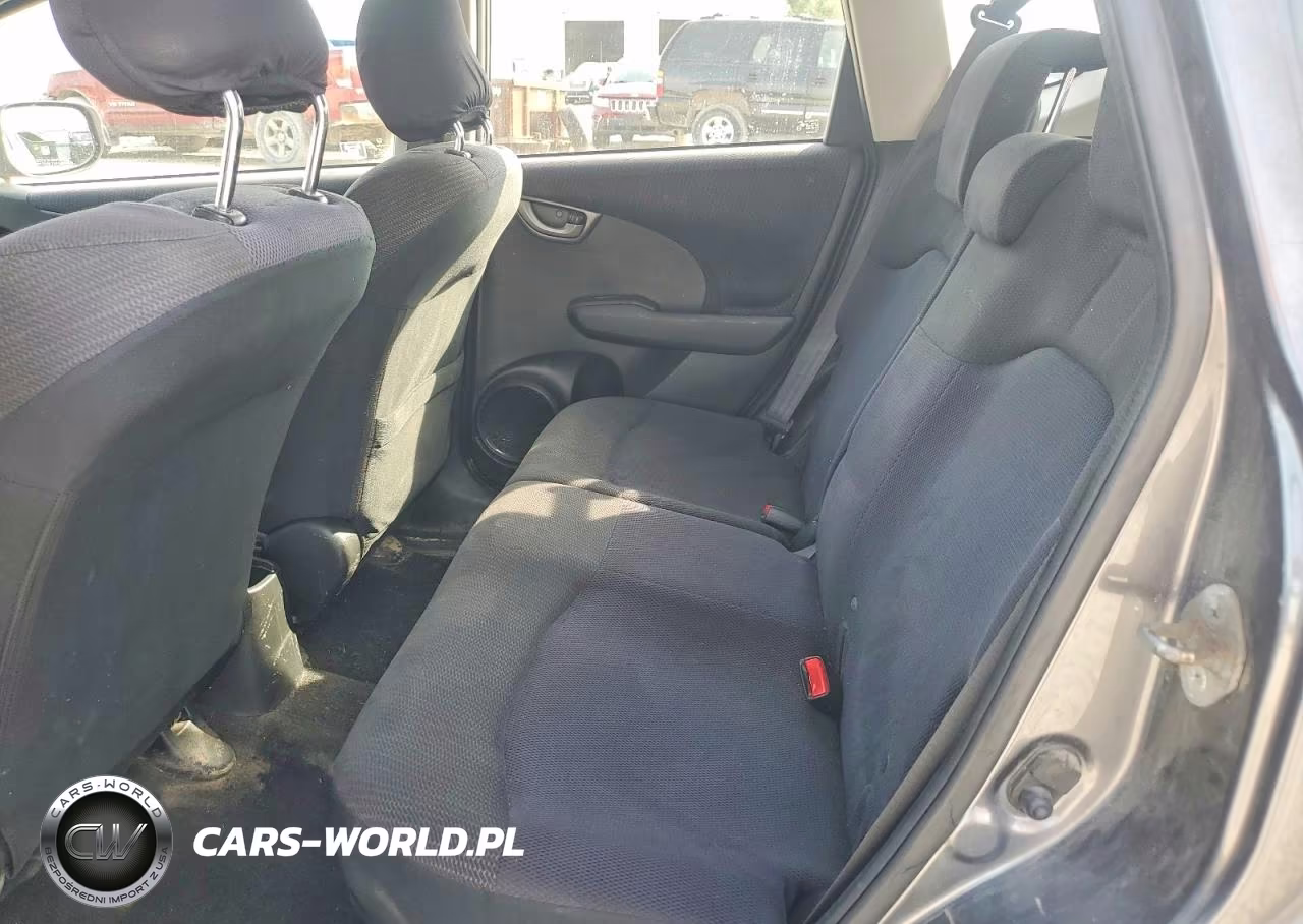 2013 Honda Fit Sport VIN:JHMGE8H55DC051012 - 10