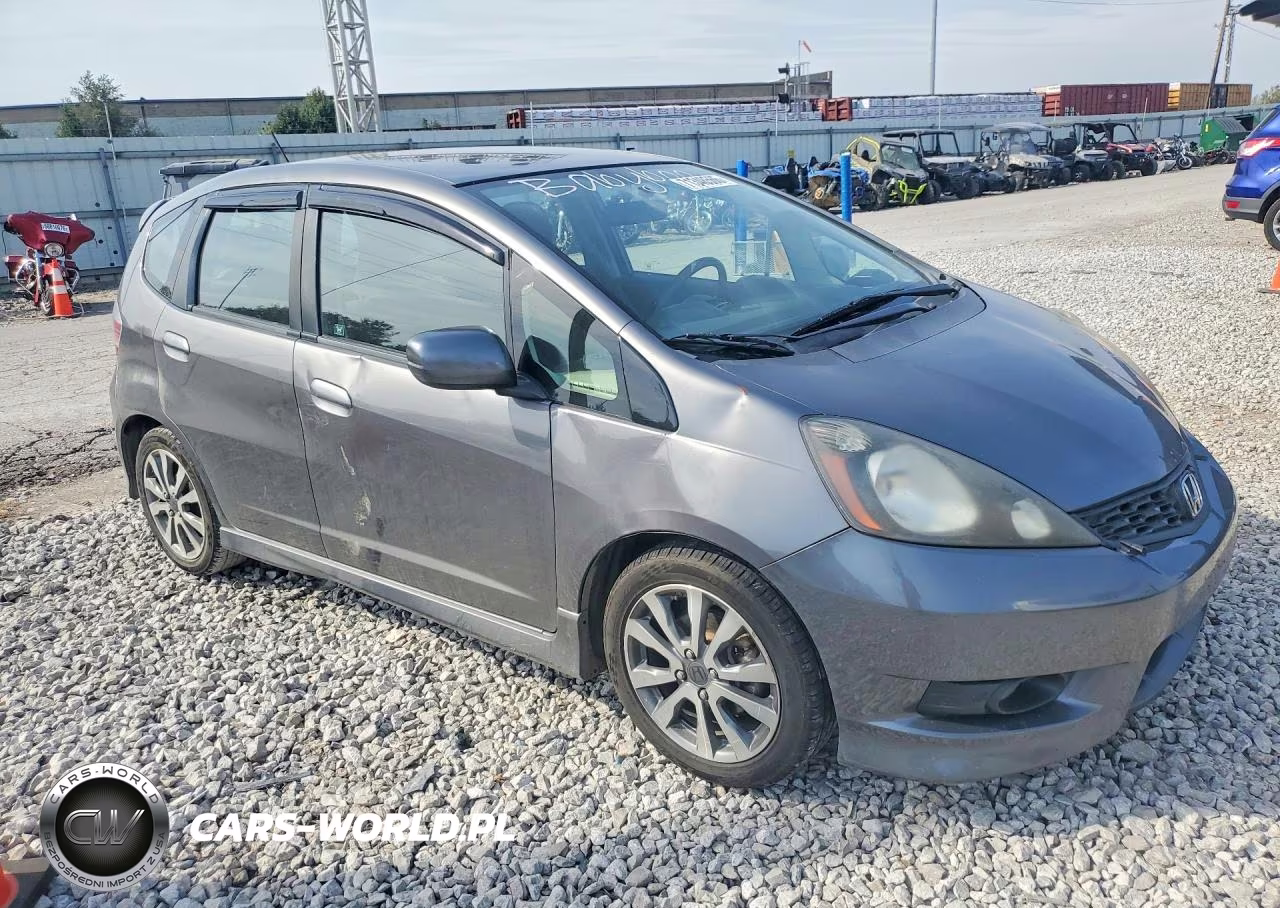 2013 Honda Fit Sport VIN:JHMGE8H55DC051012 - 4