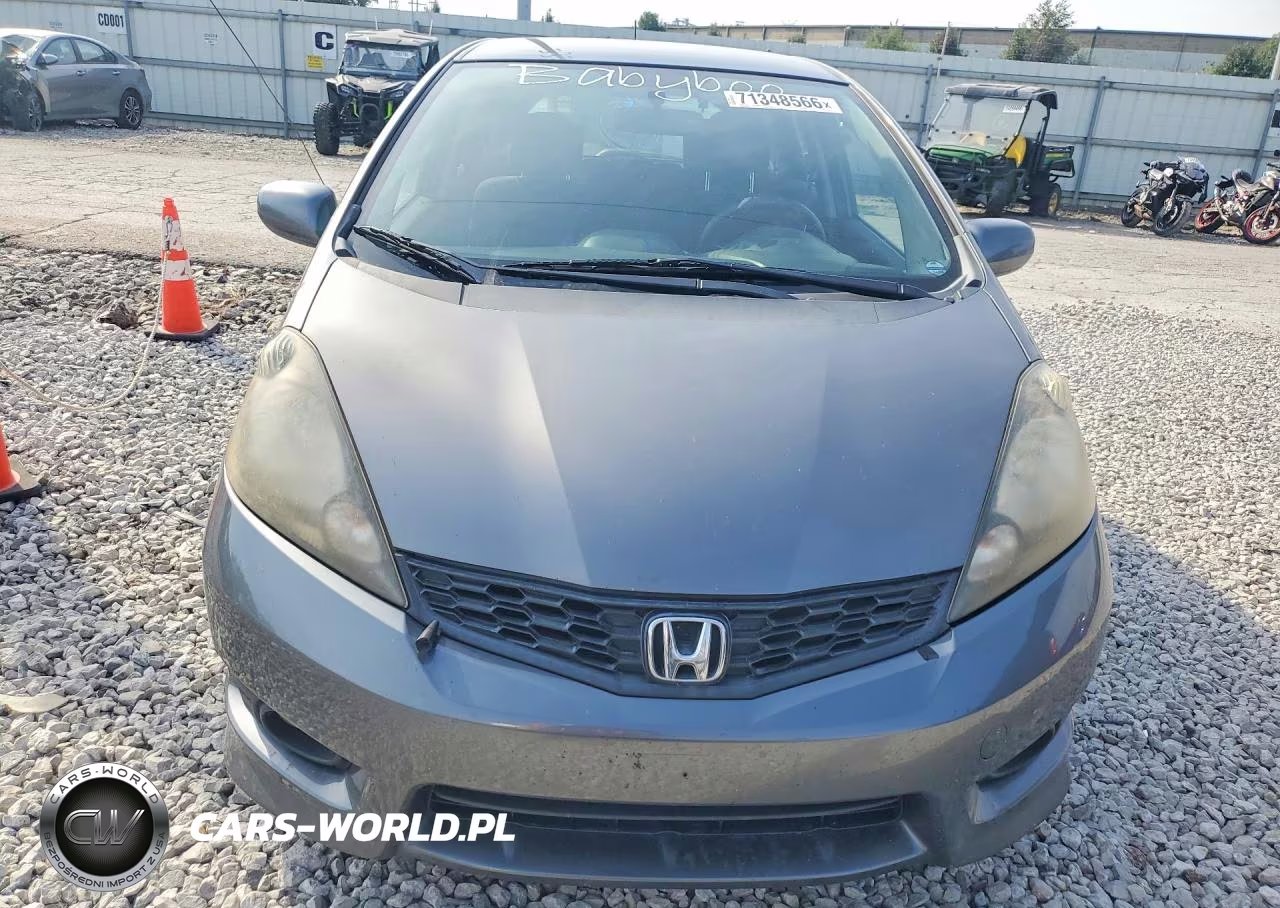2013 Honda Fit Sport VIN:JHMGE8H55DC051012 - 5