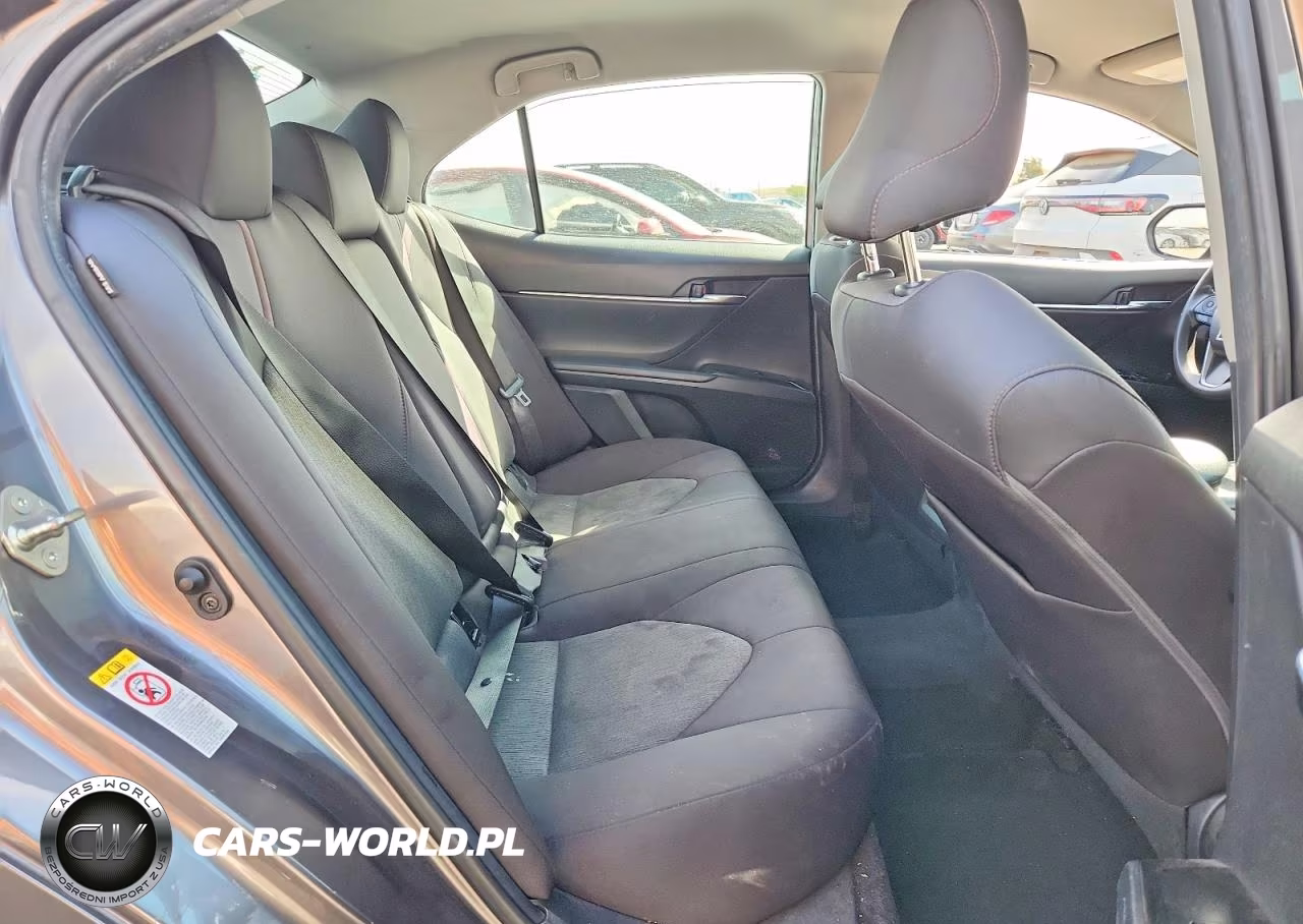 2019 Toyota Camry Le VIN:4T1B11HK1KU779191 - 10