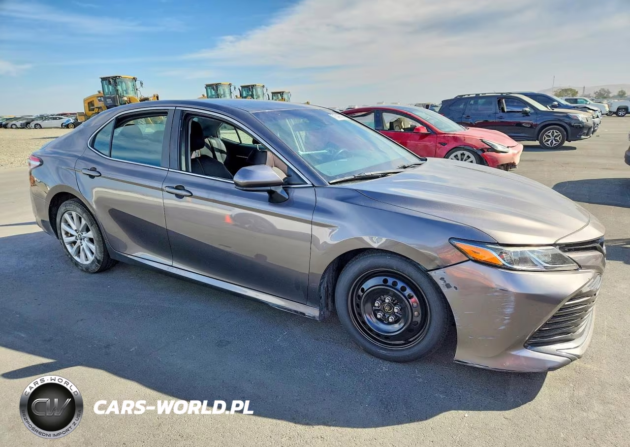 2019 Toyota Camry Le VIN:4T1B11HK1KU779191 - 4