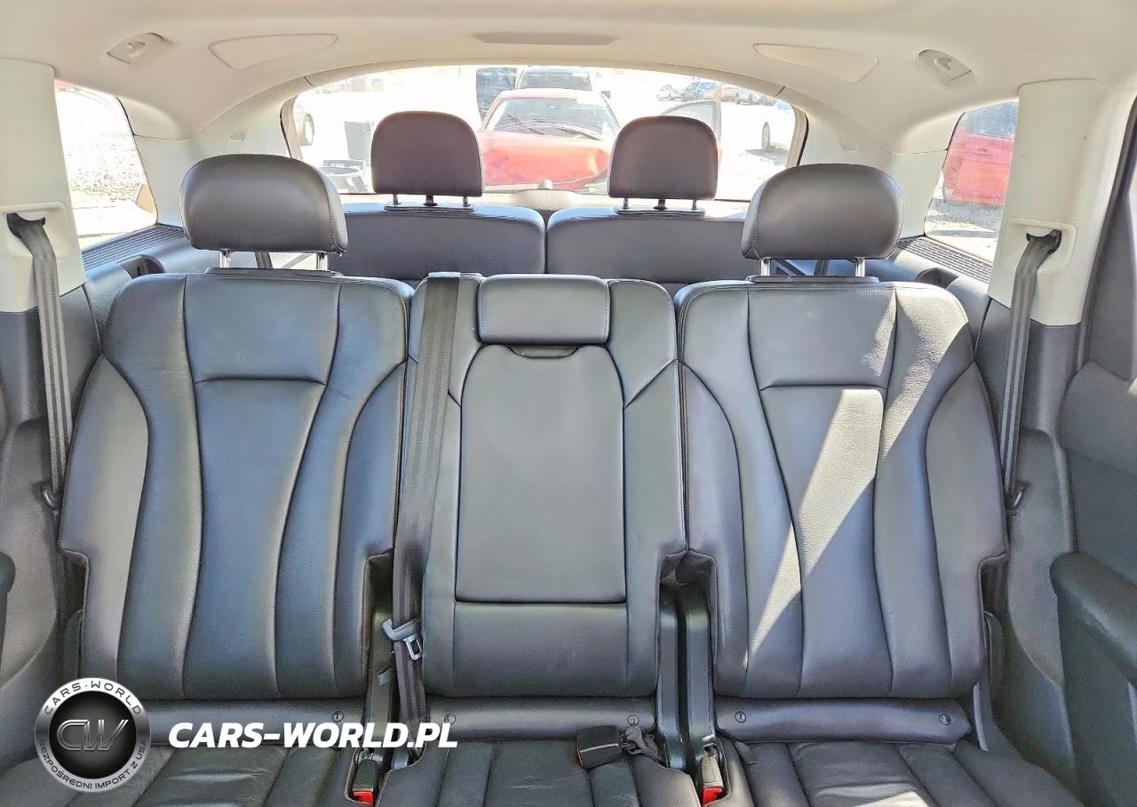 2017 Audi Q7 Premium Plus VIN:WA1LAAF78HD003411 - 10