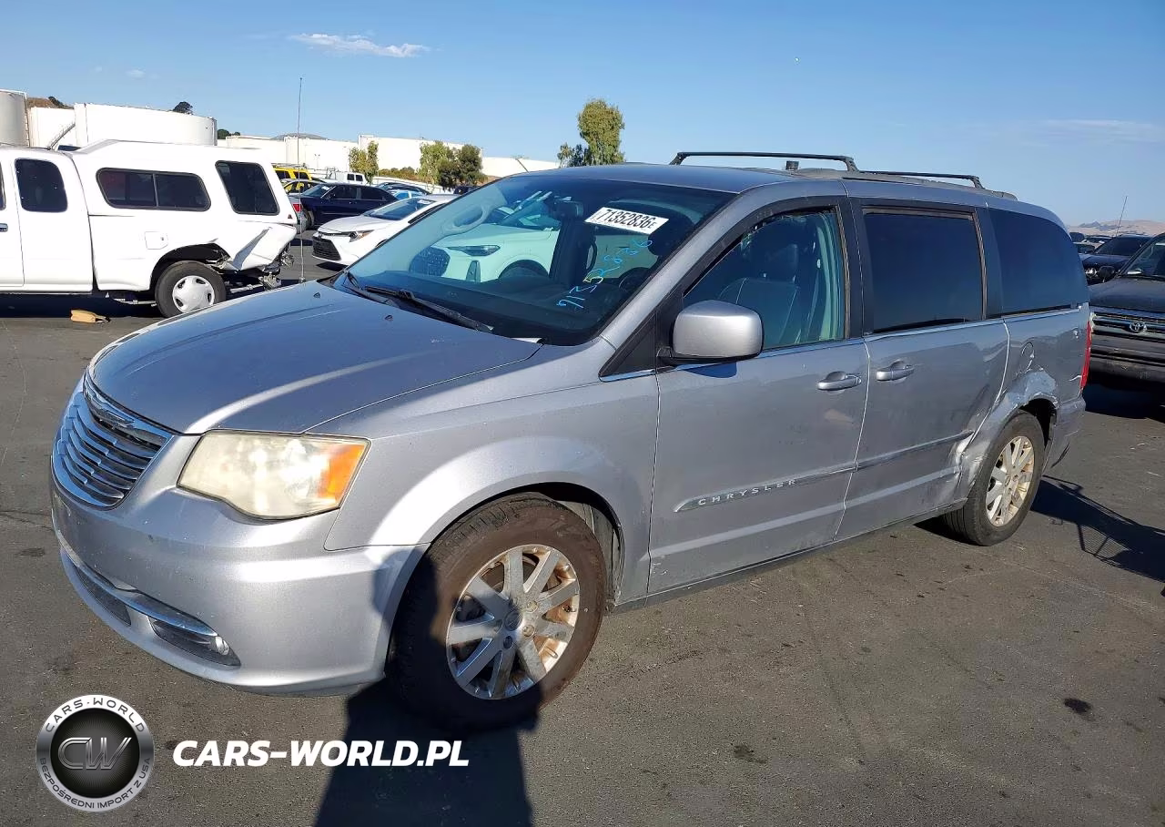 2014 Chrysler Town & Country Touring – zdjęcie 1 z 12