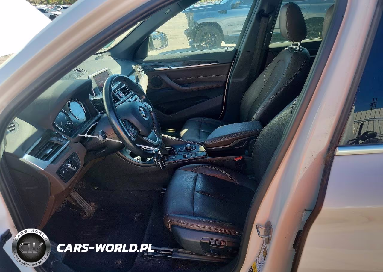 2018 BMW X1 xDrive28I VIN:WBXHT3C38J3H33338 - 7